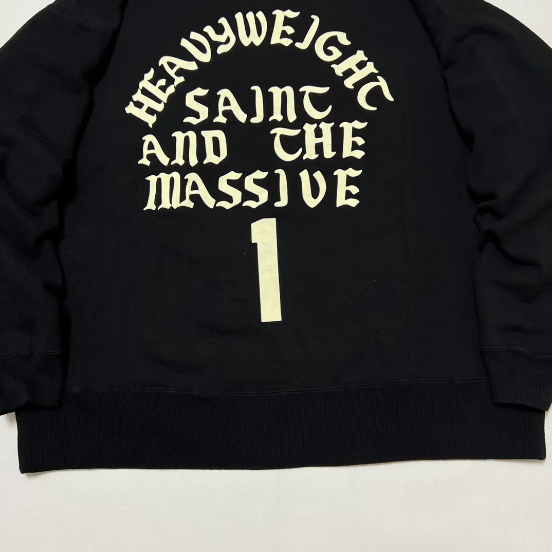 SAINT Mxxxxxx CREW SWT/IT'S SAINT/BLK Flocked SAINT sweatshirt Black S-XL ⚠️Note: This is flocking printing, not glue or crack paste. Don’t buy what you see in the picture. Short and loose fit. Both front and rear necklines are curved. Electrostatic flocking printing technology. Correct accessories. Fruit main mark/little angel anti-counterfeiting label.